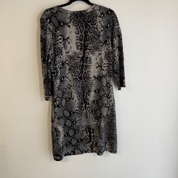Neiman Marcus Cashmere Women’s Gray Black Animal Print Sweater Dress Size XL - Picture 4 of 8